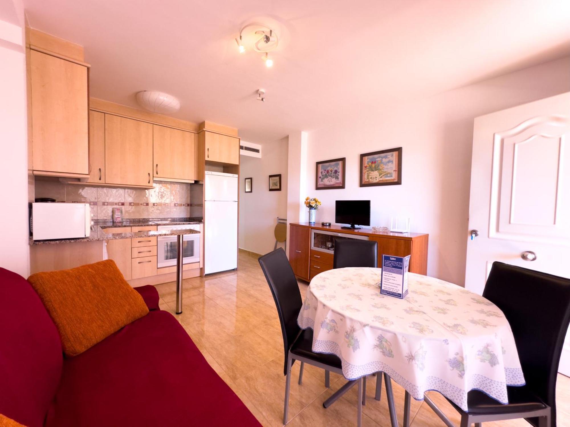 Acogedor Apartamento Cerca De La Playa Wifi Y Parking Apartment Mont-roig del Camp Room photo